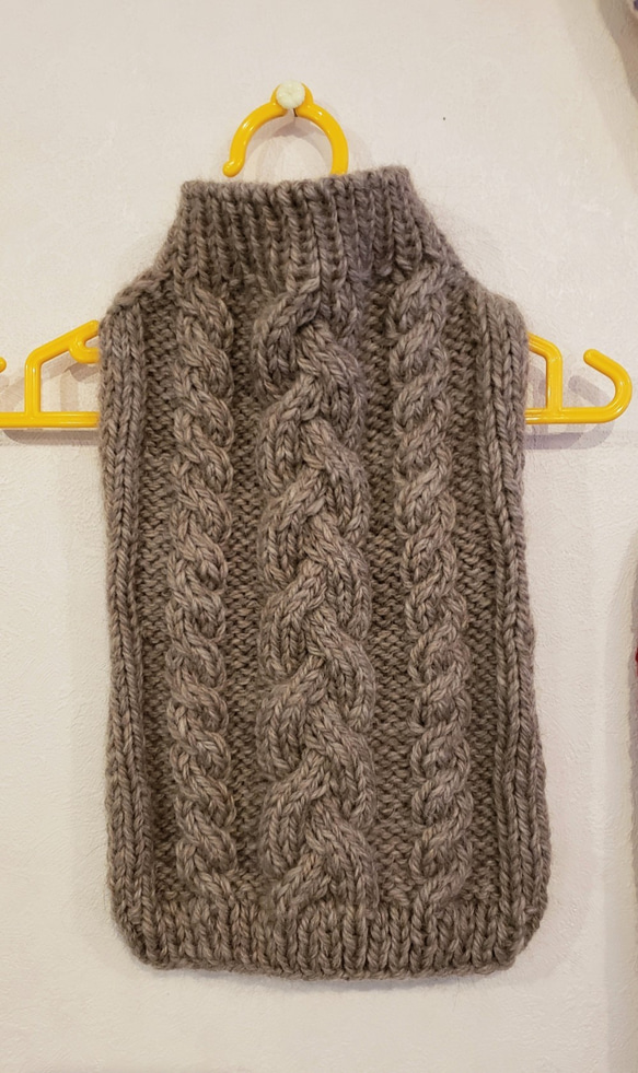 犬服♪Sサイズ ざっくりとしたアラン模様の手編みセーター 1枚目の画像