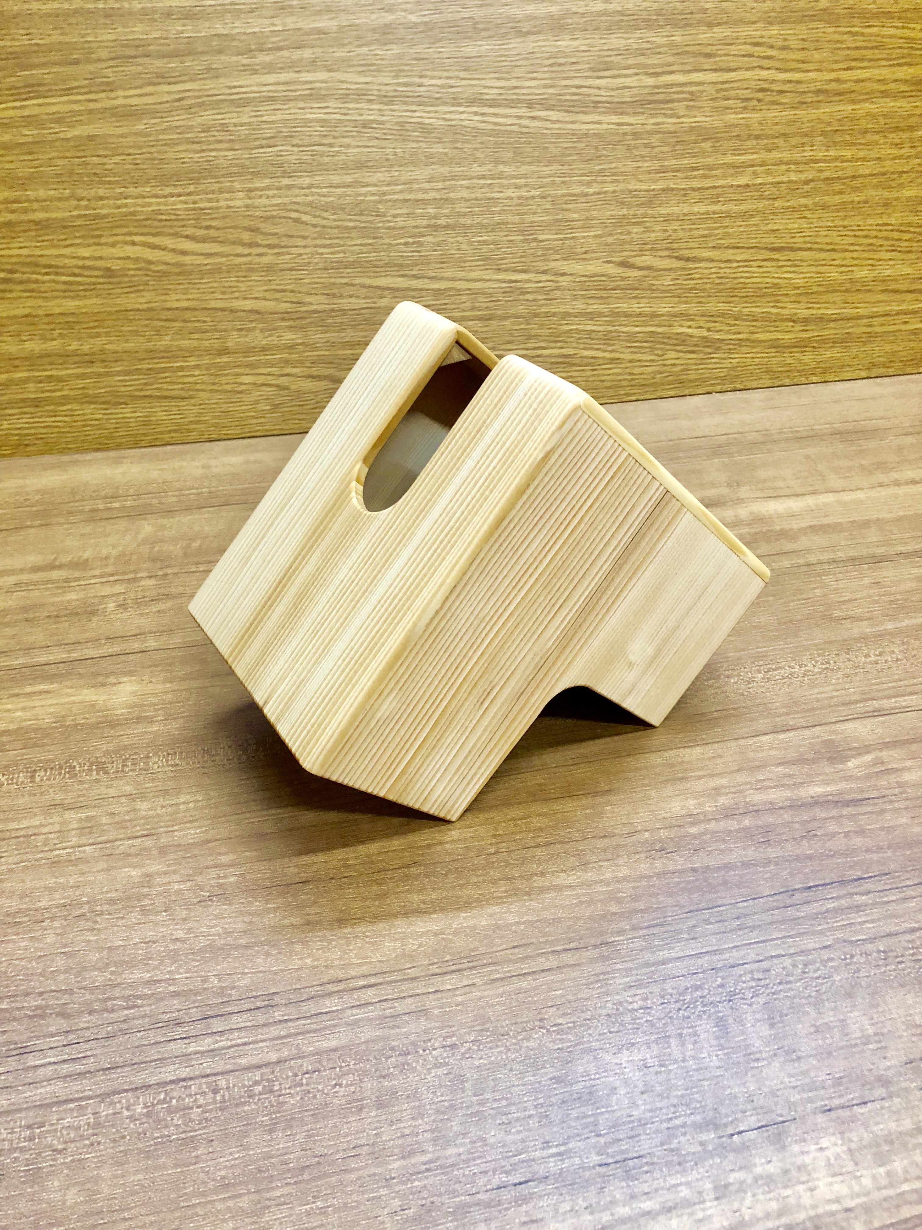 木で作ったL型ティッシュボックス　もみの木