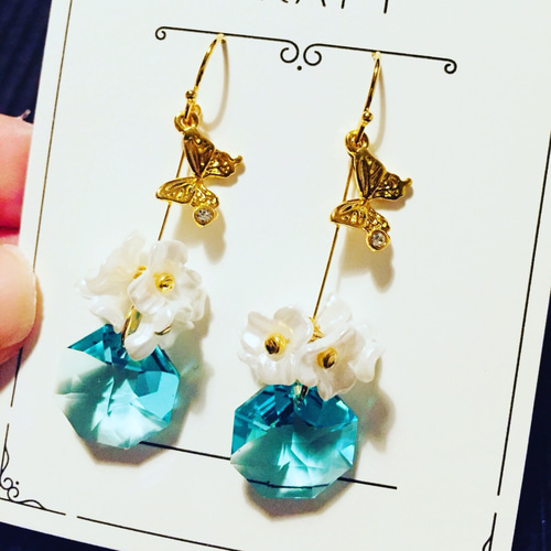 再販］蝶とお花とフォスフォフィライト耳飾り ピアス（フック