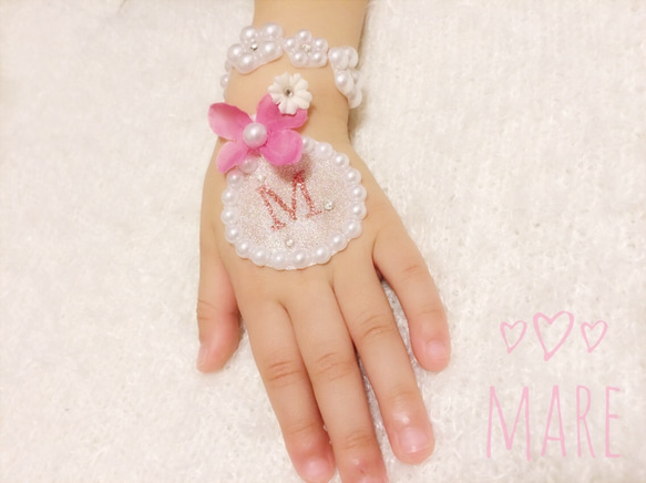 イニシャル＊キッズにも＊貼るアクセサリー＊ブライズメイド＊ボディジュエリー＊結婚式　ウェディング 1枚目の画像