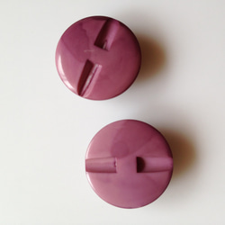 昭和レトロ　デッドストック　ボタン　紫　大2個（1） 2枚目の画像