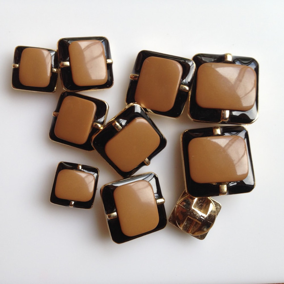 薄茶色×黒　小6個　昭和レトロ　デッドストック　ボタン（11） 2枚目の画像