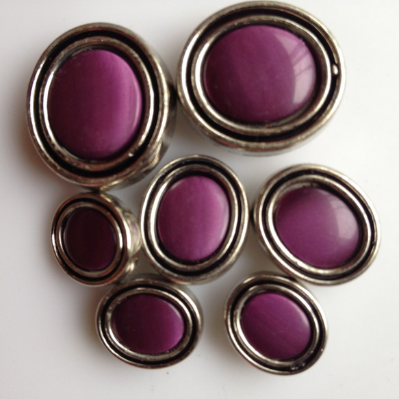 紫　大4個　昭和レトロ　デッドストック　ボタン（4） 2枚目の画像