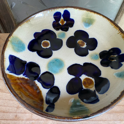 【アウトレット】7寸皿　花紋　２枚セット　やちむん　陶器　エドメ陶房　皿 3枚目の画像