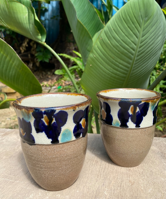 フリーカップ大　花紋　２個セット　タンブラー　カップ　陶器　エドメ陶房　やちむん 1枚目の画像