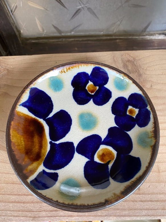 【アウトレット】５寸皿　花紋　２枚セット　エドメ陶房　やちむん　陶器　皿 2枚目の画像