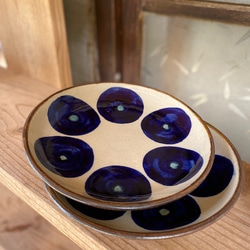 【アウトレット】7寸皿　青丸紋　２枚セット　やちむん　陶器　エドメ陶房　皿 1枚目の画像