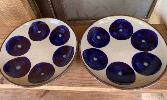 【アウトレット】7寸皿　青丸紋　２枚セット　やちむん　陶器　エドメ陶房　皿 2枚目の画像