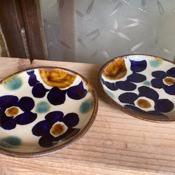 【アウトレット】５寸皿　花紋　２枚セット　エドメ陶房　やちむん　陶器　皿 2枚目の画像