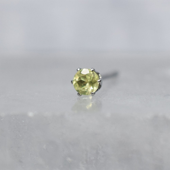 クリソベリル・ピアス　3mm（片耳） 1枚目の画像