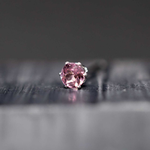 マライア・ガーネット 3mm（片耳） ピアス（スタッド・一粒） Crystal