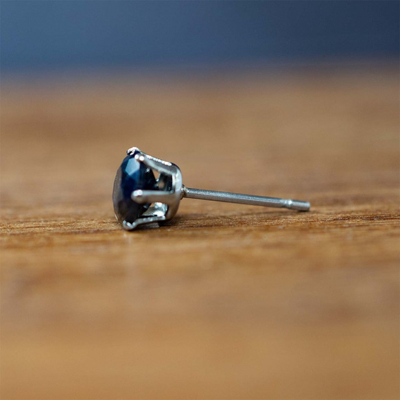 ブラックサファイア・ピアス　6mm（片耳） 2枚目の画像