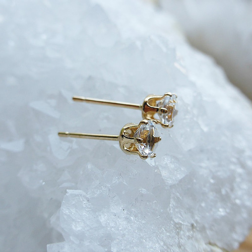 ホワイトトパーズ　アクセサリーパーツ ホワイトトパーズ・ピアス 4mm（1ペア） ピアス（スタッド・一粒