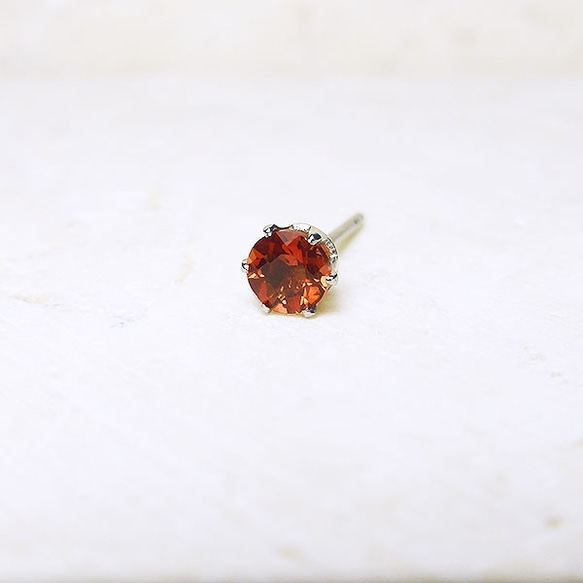 アンデシン・ピアス　4mm（片耳） 1枚目の画像