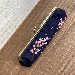 桜の刺繍のペンケース　刺繍がま口の筆箱　プレゼントにも【受注制作】 3枚目の画像