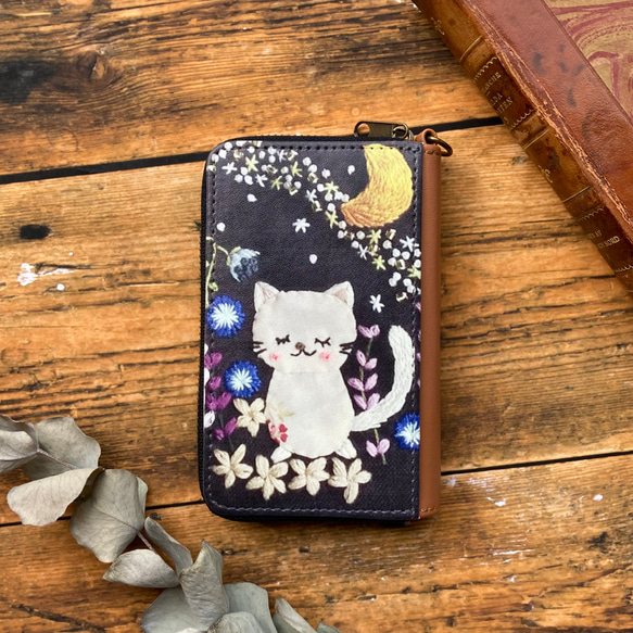 猫の刺繍プリントのコインケース　夜空の合皮レザーのパスケース　小さめの、コンパクトなお財布【受注制作】 1枚目の画像