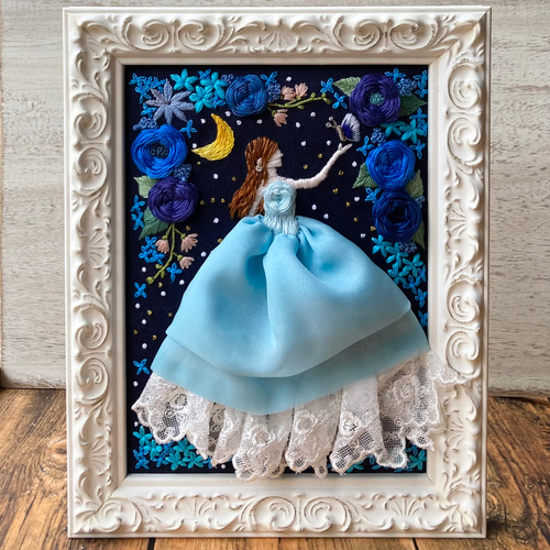 ドレスの刺繍額縁 女の子のアートフレーム 刺繍の壁掛け 夜に ドレスの刺繍額縁 女の子のアートフレーム 刺繍の壁掛け 夜に