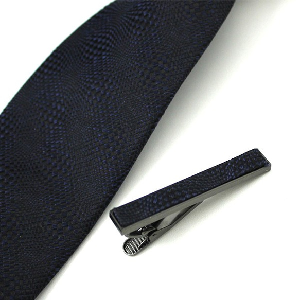 【受注制作】織柄がお洒落な濃紺ソリッドタイ・ナローサイズ・タイピン付き 2枚目の画像