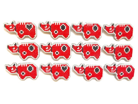 赤べこクロスステッチ刺繍ブローチ「身につける赤べこ」 ブローチ