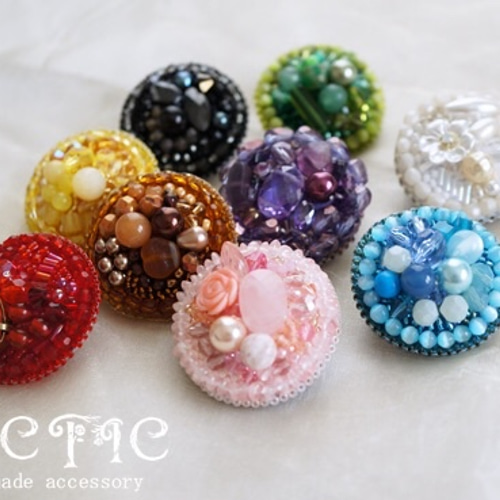 刺繍brooch アンティークビーズ | iichi 日々の暮らしを心地よく