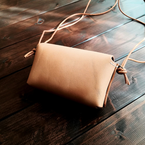 栃木レザーで作ったヌメ革のカメラケース】 牛革 レザー 本革 ポーチ