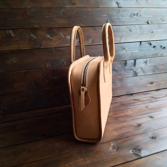 【栃木レザーで作ったヌメ革のボストンバッグ】　牛革 レザー 本革　シンプル　ナチュラル　ハンドバッグ　トートバッグ 2枚目の画像