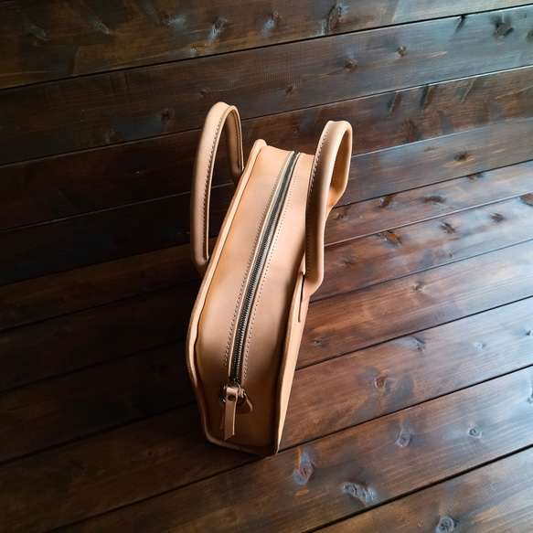 【栃木レザーで作ったヌメ革のボストンバッグ】　牛革 レザー 本革　シンプル　ナチュラル　ハンドバッグ　トートバッグ 3枚目の画像