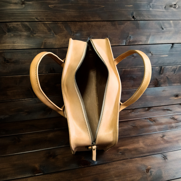【栃木レザーで作ったヌメ革のハンドバッグ】　牛革 レザー 本革　シンプル　ナチュラル　トートバッグ　ケース　ハンドメイド 4枚目の画像