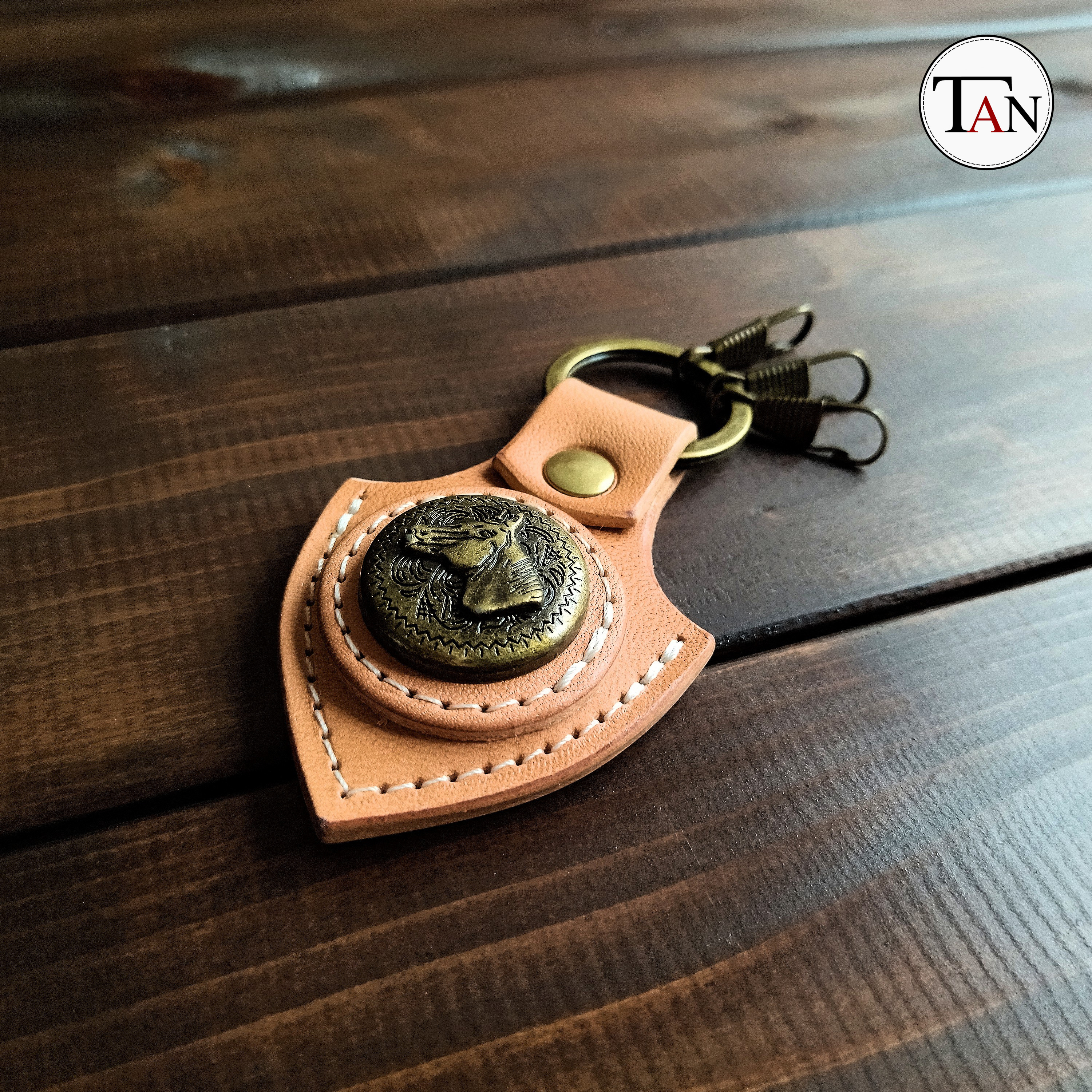 【栃木レザーで作ったヌメ革のキーホルダー】　牛革 レザー 本革　コンチョ　ハンドメイド　手作り