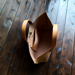 【栃木レザーで作ったヌメ革のハンドバッグ】　牛革 レザー 本革　シンプル　ナチュラル　トートバッグ　ハンドメイド　 4枚目の画像