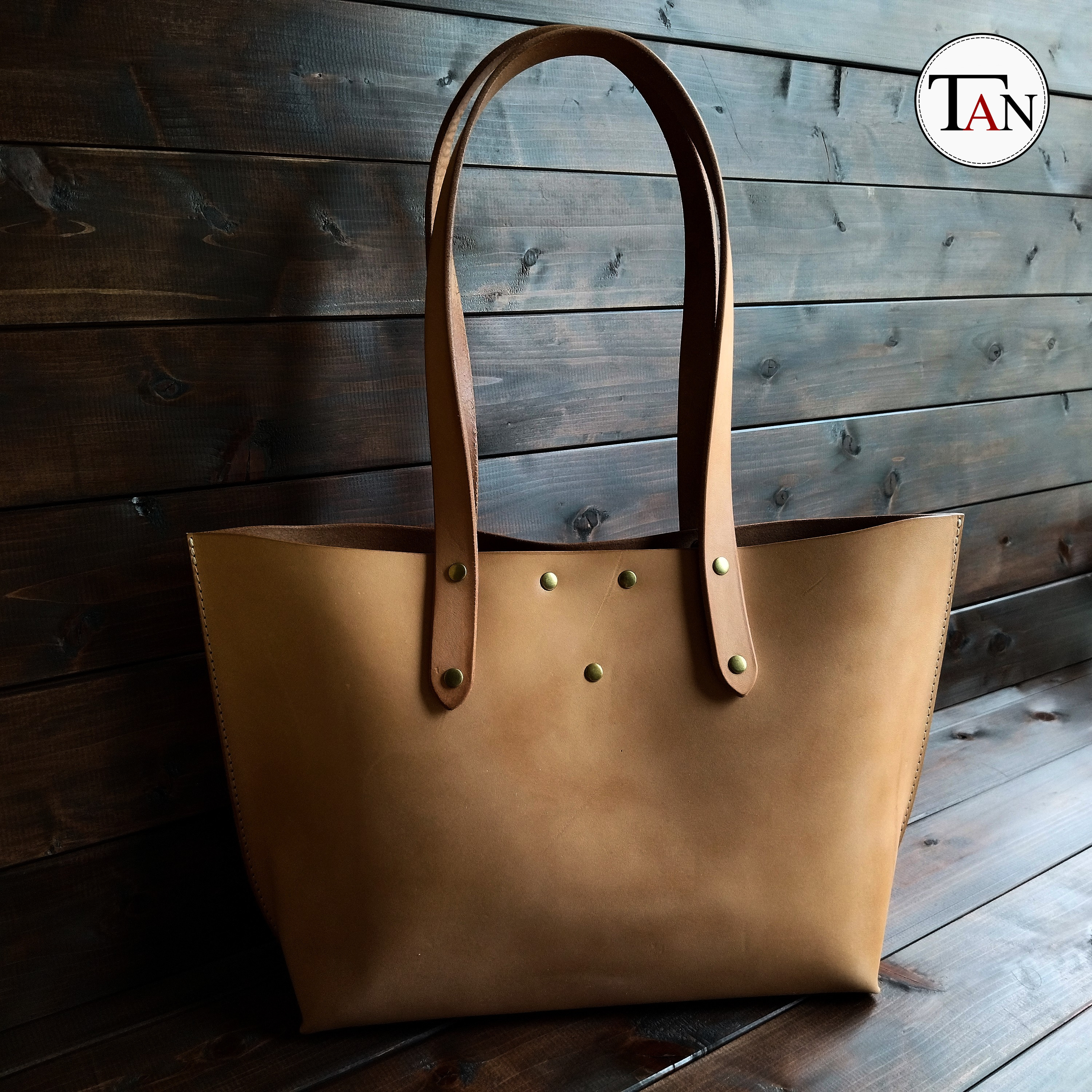 【栃木レザーで作ったヌメ革の肩がけトートバッグ】　牛革 レザー 本革　シンプル　ナチュラル　ハンドバッグ　手作り