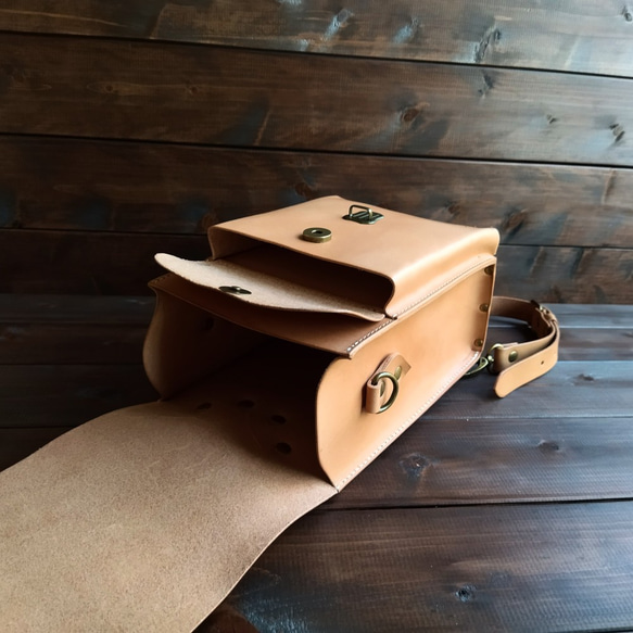 【栃木レザーで作ったヌメ革のリュック】　牛革 レザー 本革　ランドセル風　リュックサック　バッグ　ハンドメイド 6枚目の画像