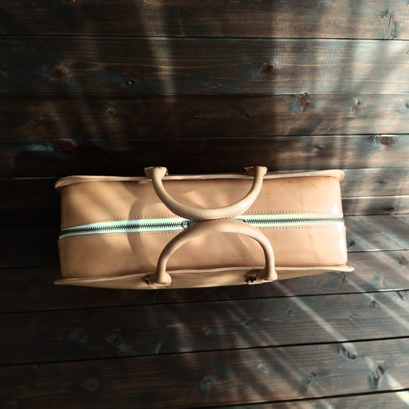 【栃木レザーで作ったヌメ革のハンドバッグ】　牛革 レザー 本革　シンプル　ナチュラル　ビジネスバッグ　ハンドメイド 4枚目の画像