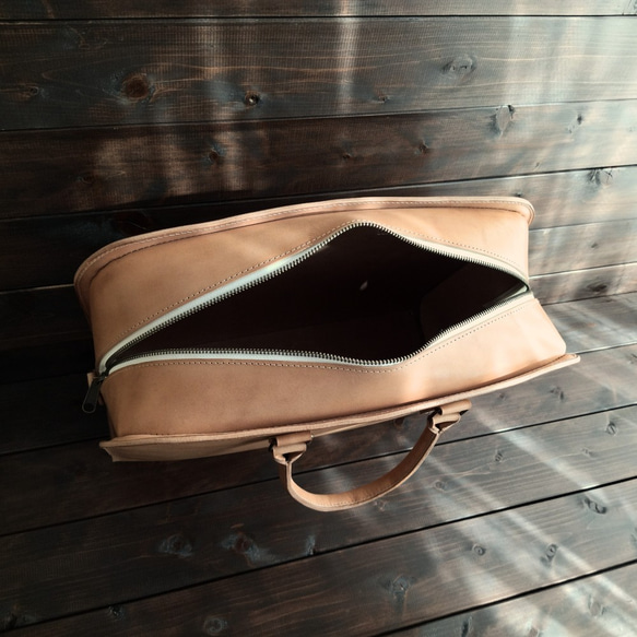 【栃木レザーで作ったヌメ革のハンドバッグ】　牛革 レザー 本革　シンプル　ナチュラル　ビジネスバッグ　ハンドメイド 5枚目の画像