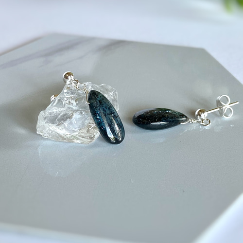 Moss Kyanite Smooth Pear Shape の耳飾り 14kgf 希少 Mysterious ston 