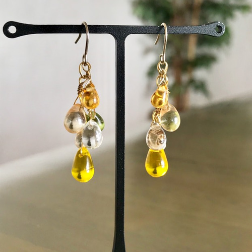 再販♡ 朝露のしずく チェコガラスビーズのピアス/イヤリング Vitamin