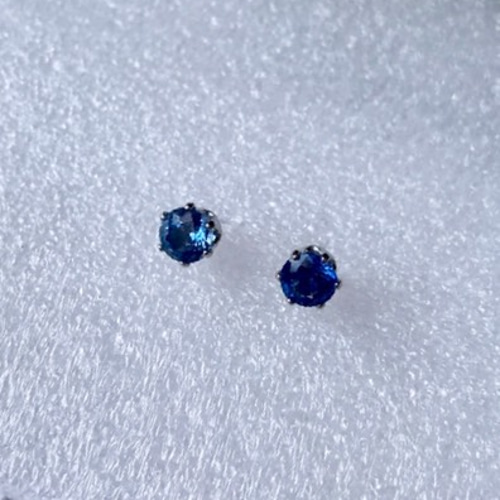 宝石質カイヤナイト 5mm シンプルスタッドピアス 14kgf ピアス