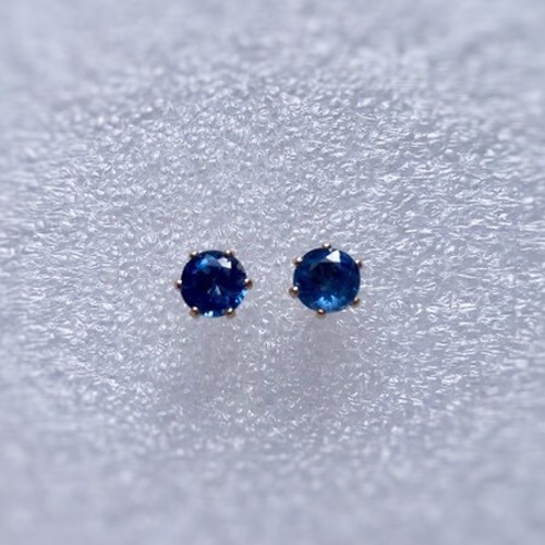 宝石質カイヤナイト 5mm シンプルスタッドピアス 14kgf ピアス
