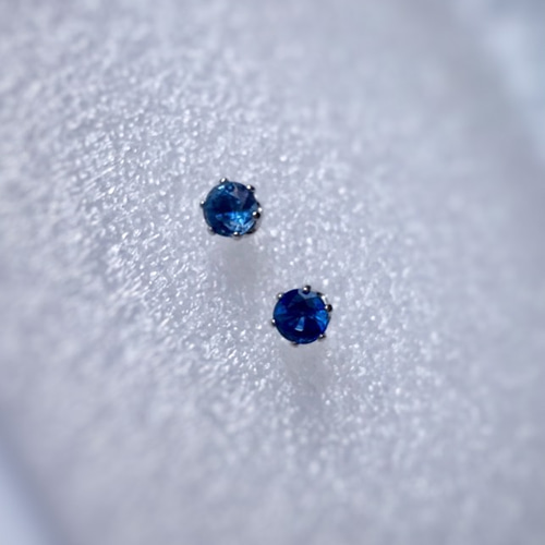 宝石質カイヤナイト 5mm シンプルスタッドピアス 14kgf ピアス