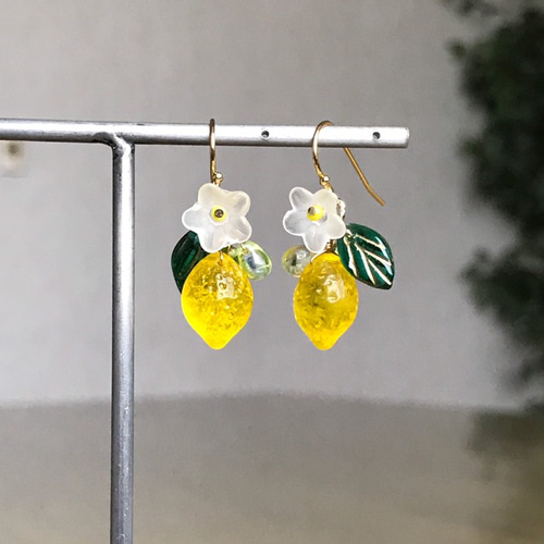 再販♡ レモンの季節 クリア 爽やかカラー チェコガラスビーズのピアス 