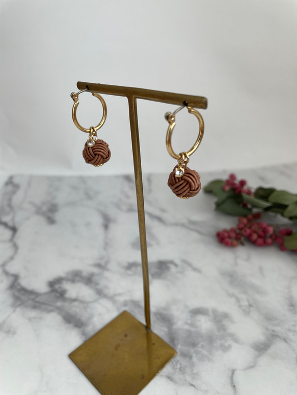 [免運費] Kororin Hoop Chocolat BR Mizuhiki Titanium Earrings 耳環 第1張的照片