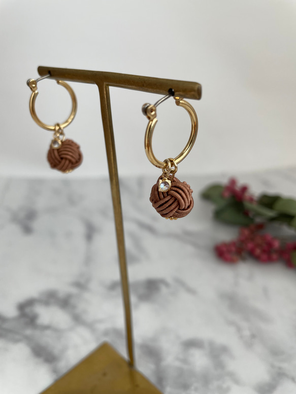 [免運費] Kororin Hoop Chocolat BR Mizuhiki Titanium Earrings 耳環 第2張的照片