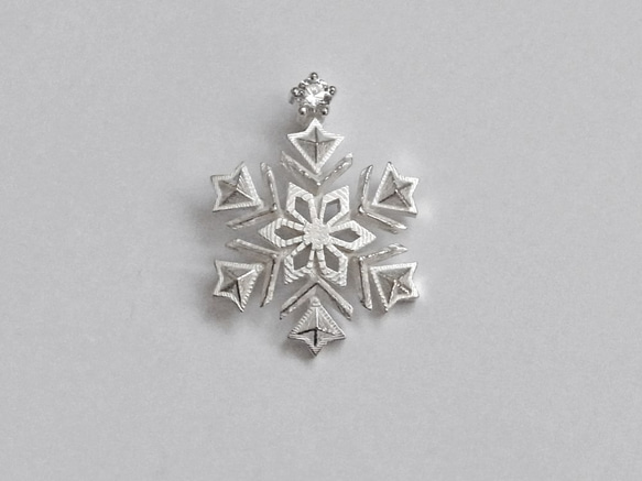 snowflake~雪の結晶~モチーフ・シルバーペンダントトップ《期間限定 SALE》 3枚目の画像