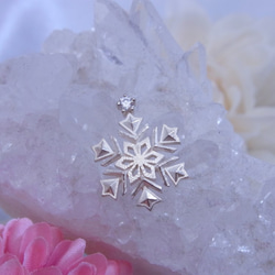 snowflake~雪の結晶~モチーフ・シルバーペンダントトップ《期間限定 SALE》 4枚目の画像