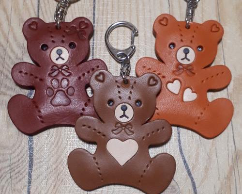 Sticky Zoo クマ型レザーキーホルダー 1_97873ae5f72ebaa90b8503f9dce4