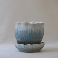 空色フリル陶製植木鉢(皿付き)β 2枚目の画像