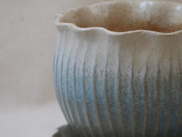 空色フリル陶製植木鉢(皿付き)β 6枚目の画像