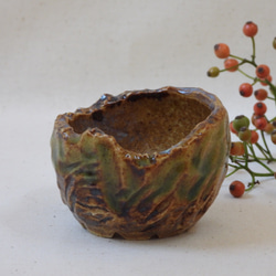 ゴツゴツ陶製植木鉢(緑) 1枚目の画像