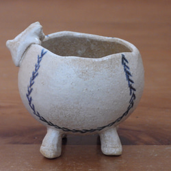 ネコさん　野球ボール(青)　陶製植木鉢 1枚目の画像
