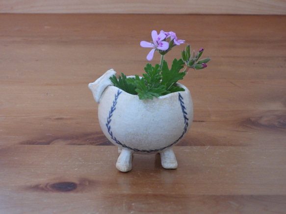 ネコさん　野球ボール(青)　陶製植木鉢 5枚目の画像